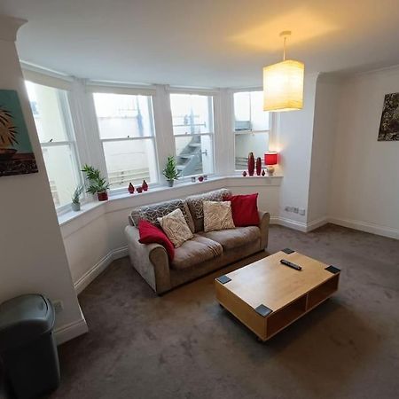 Seafront Apartment In Истбурн Экстерьер фото