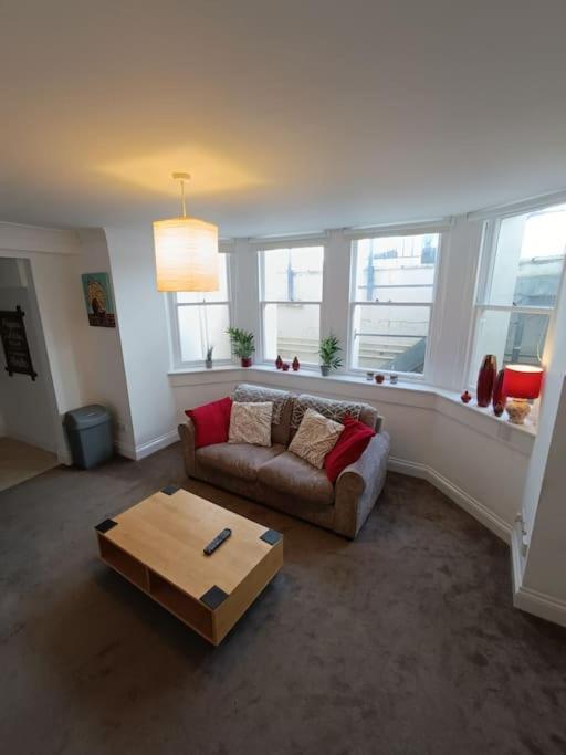 Seafront Apartment In Истбурн Экстерьер фото